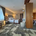 хисар Хотел 4*