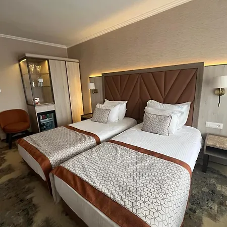 Отель Hissar 4*