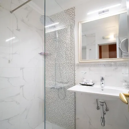 Hotel Hissar 4*